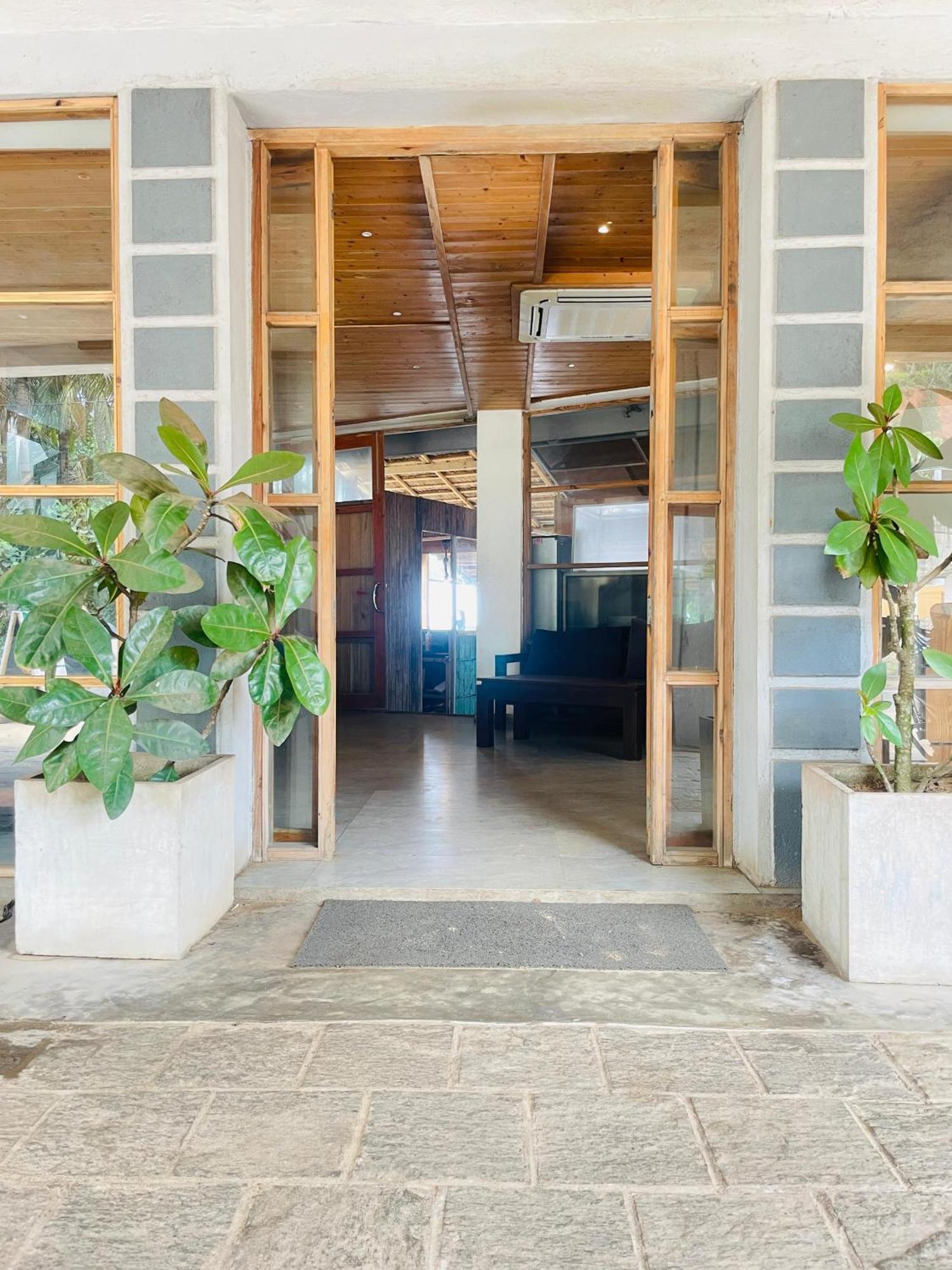 Suncoast Beach Hotel มิริสซา ภายนอก รูปภาพ